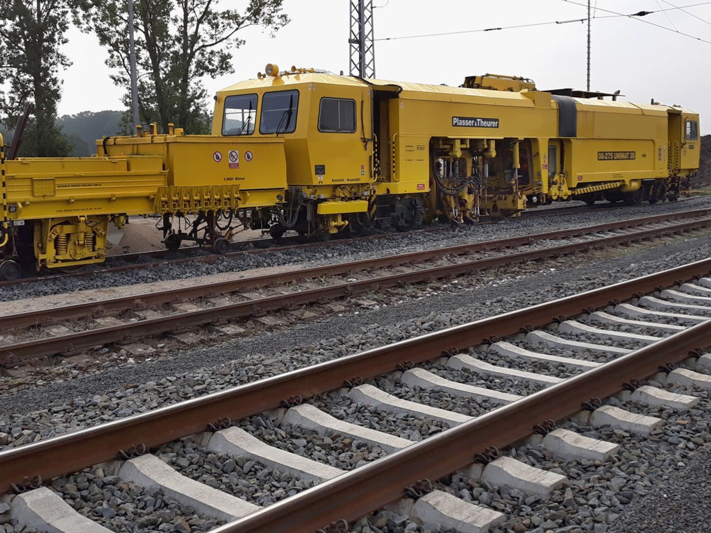 Plasser Подбивна жп машина Tamper Unimat 08-275/3S {1435 mm жп релсие} под Наем в Чехия (Европа)